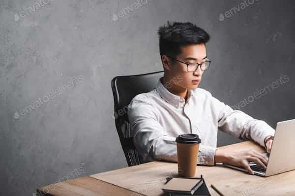 Quels critères SEO faut-il prioriser pour un site de vente en ligne de pièces détachées d'ordinateurs anciens?